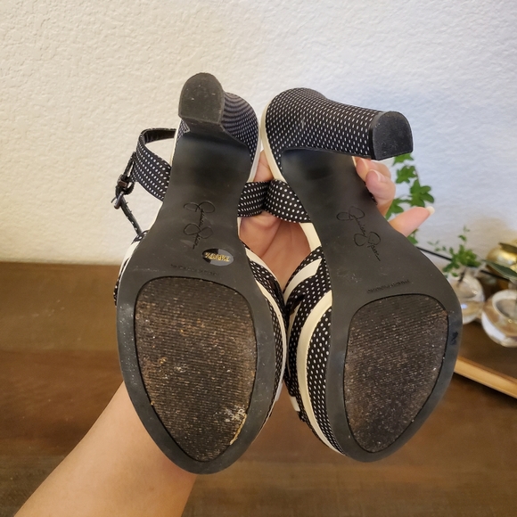 Heels - Picture 3 of 3